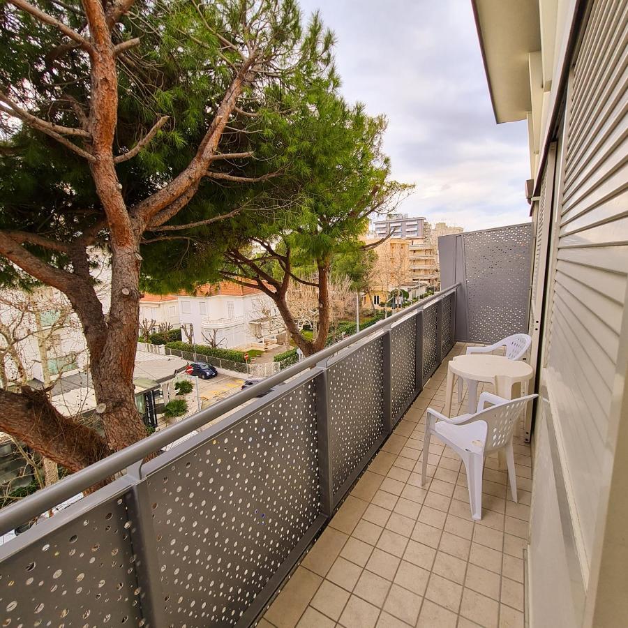Residence Marittimo Riccione Buitenkant foto