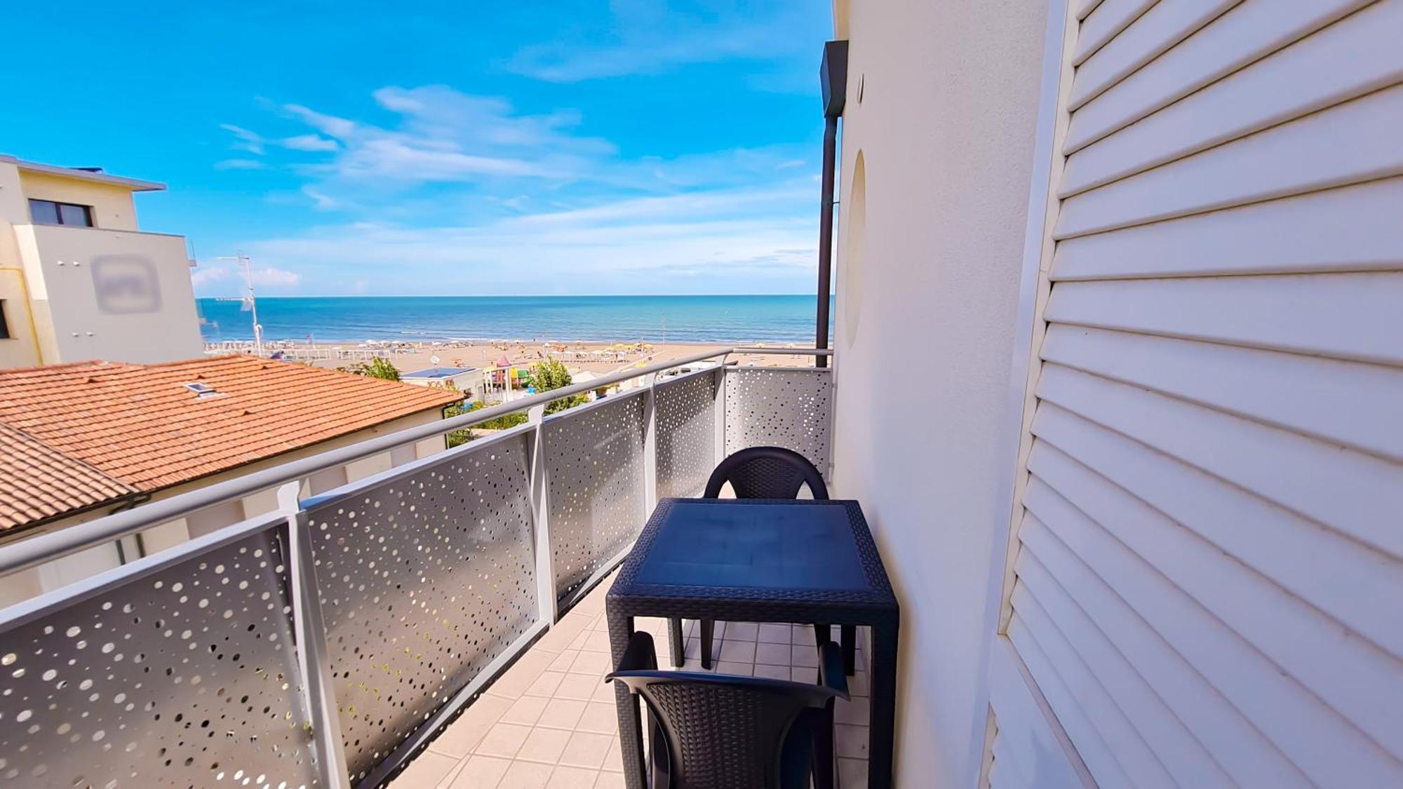 Residence Marittimo Riccione Buitenkant foto
