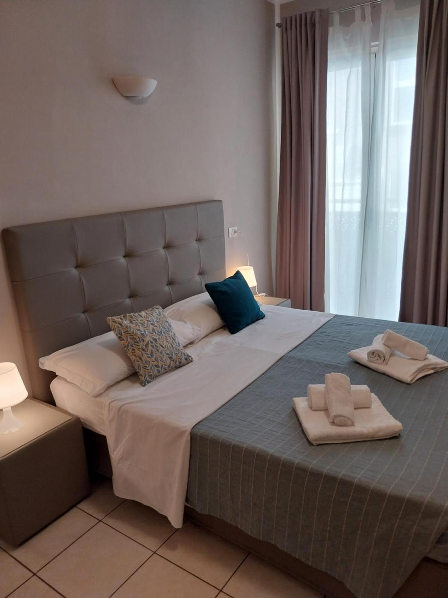 Residence Marittimo Riccione Buitenkant foto